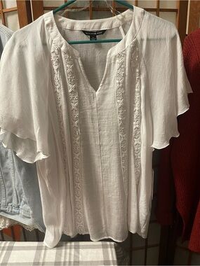 Zac & Rachel White Embroidered Flutter Sleeve Blouse